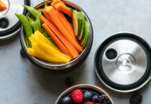 건강한 간식을 선택하는 법 sliced fruits