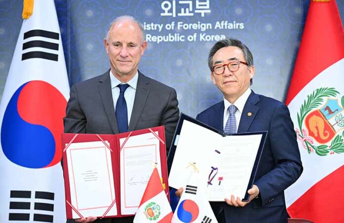 한-페루 기후변화 협력을 위한 정부 간 협정 서명식