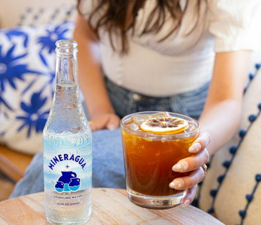 건강한 식사와 운동: 전반적인 체력 향상을 위한 조화 a woman sitting on a couch holding a glass of soda