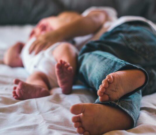 독박육아 걱정? 우리 마을 ‘공동육아’로 해소 노원구, 공동육아방 11개소 운영 a close up of a person laying on a bed