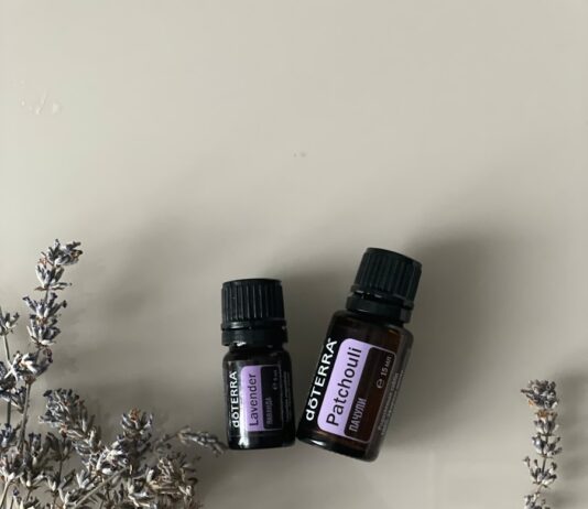 “나만의 건강한 헤어 루틴: 요즘 뜨는 생활 속 헤어 케어 트렌드” two bottles of essential oils sitting next to a plant