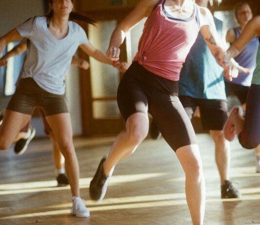 나이 잊은 열정, 실버 댄스가 가져온 인생 2막의 건강 판타지 group of women running on brown wooden floor