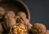 뇌건강, 작은 변화로 지키는 매일의 습관 brown garlic on brown bowl